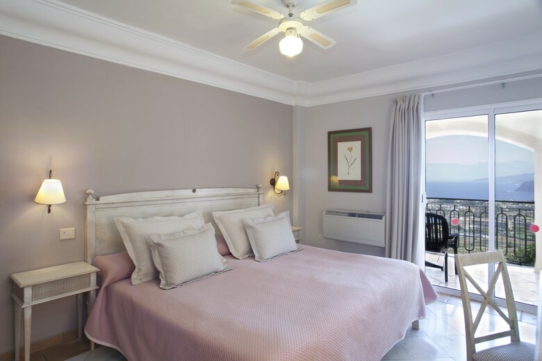 Hotel Las �guilas