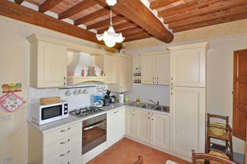 Arezzo Apartment Sleeps 6 Air Con
