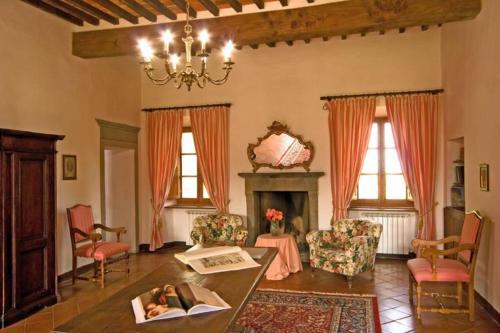 Arezzo Villa Sleeps 18 Air Con