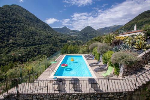 Argegno Apartment Sleeps 6 Pool Air Con
