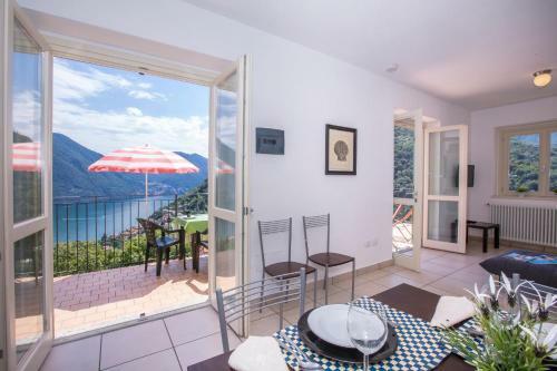 Argegno Apartment Sleeps 6 Pool Air Con