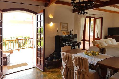 Arzachena Villa Sleeps 10 Air Con Wifi