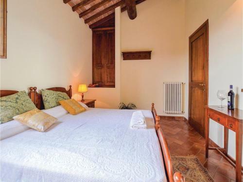 Two-bedroom Apartment In Asciano Si