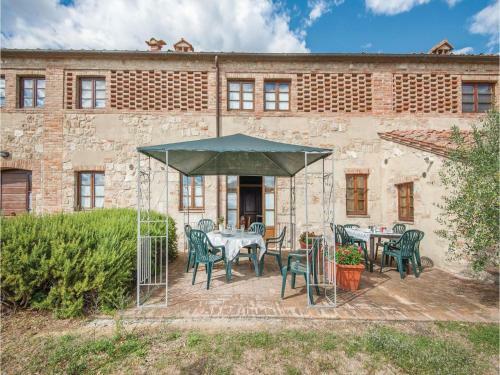 Two-bedroom Apartment In Asciano Si