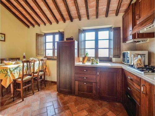 Two-bedroom Apartment In Asciano Si