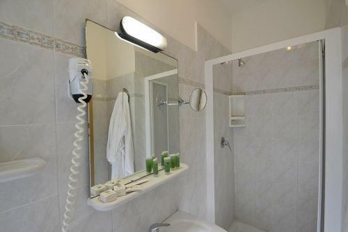 Baia Domizia Villa Sleeps 2 Pool Wifi