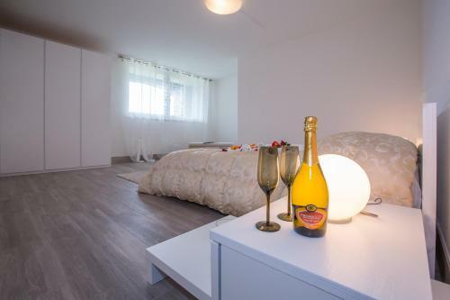 Griante Villa Sleeps 10 Pool