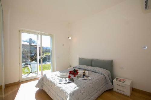 Griante Villa Sleeps 10 Pool
