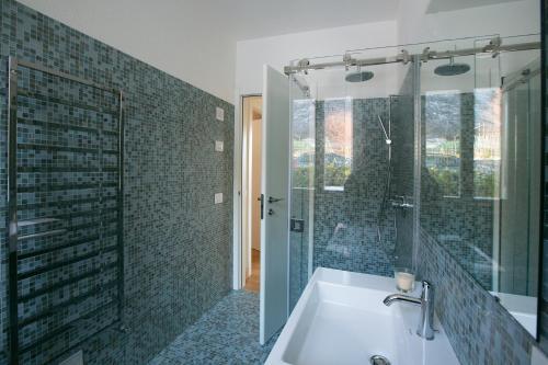 Griante Villa Sleeps 10 Pool