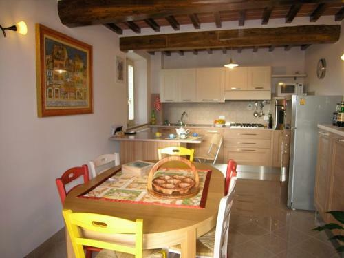 Camaiore Apartment Sleeps 6 Wifi