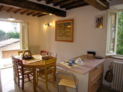 Camaiore Apartment Sleeps 6 Wifi
