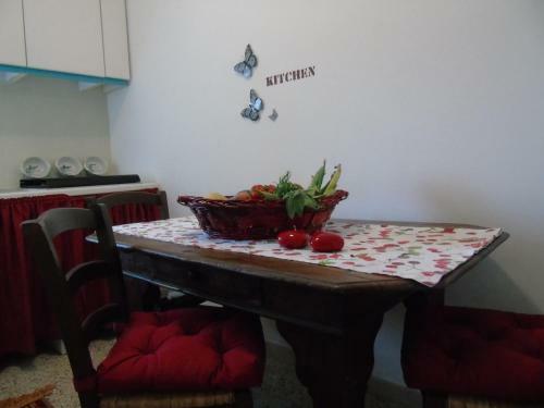 Apartment In Campiglia Marittima 30342