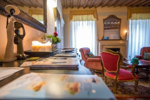 Borgo Agli Scudi B&B
