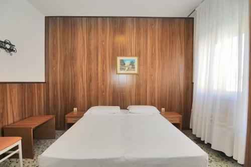 Hotel Venus Best Price