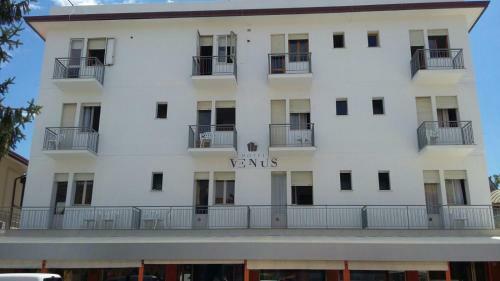 Hotel Venus Best Price