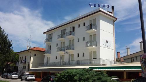 Hotel Venus Best Price