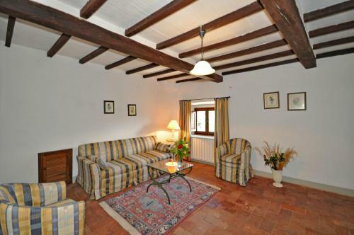 Capolona Apartment Sleeps 2 T241787