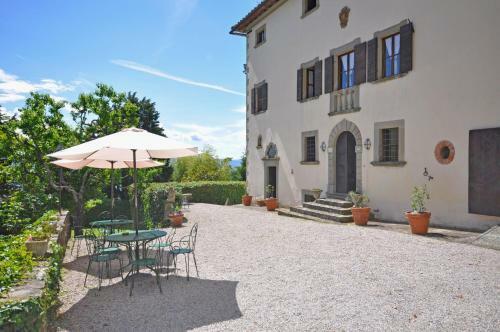 Capolona Apartment Sleeps 2 T241787