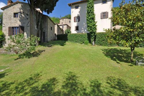 Capolona Apartment Sleeps 2 T241787