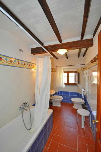 Capolona Apartment Sleeps 2 T241787
