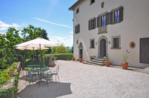 Capolona Apartment Sleeps 4 T241756