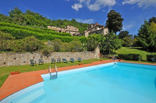 Capolona Apartment Sleeps 4 T241756