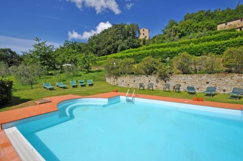 Capolona Apartment Sleeps 4 T241756