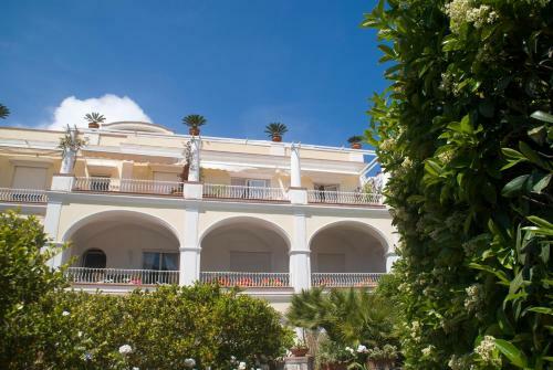 Apartamento Carthusia Suites