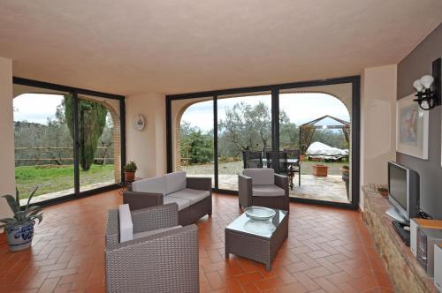 Casale Marittimo Villa Sleeps 7 Pool