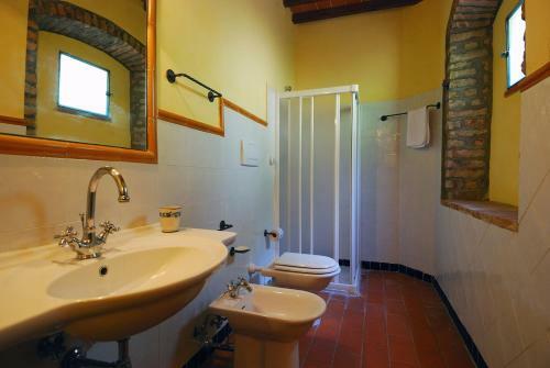 Il Castagno D'andrea Villa Sleeps 16 Pool
