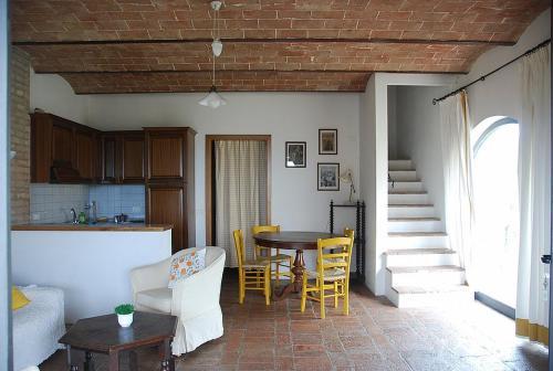 Castelfiorentino Villa Sleeps 5 Pool