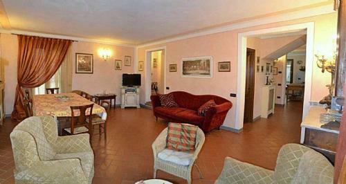 Castelfiorentino Villa Sleeps 10 Pool Wifi