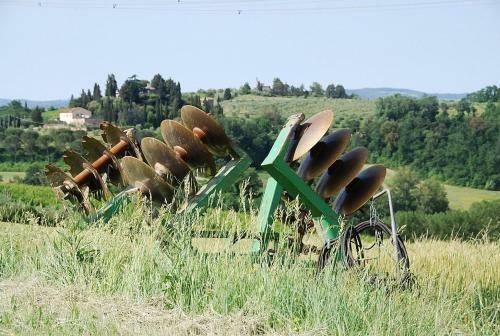 Castelfiorentino Villa Sleeps 6 Pool