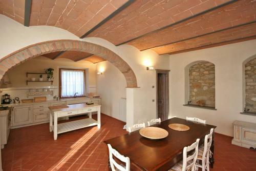 Castellina In Chianti Apartment Sleeps 4 Pool Wifi