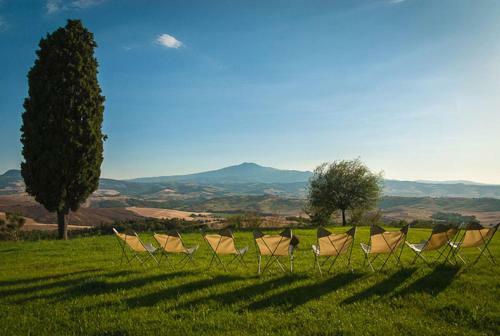 Castiglioncello Del Trinoro Villa Sleeps 12 T762720