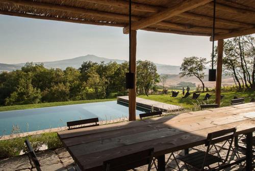 Castiglioncello Del Trinoro Villa Sleeps 12 T762720