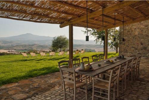 Castiglioncello Del Trinoro Villa Sleeps 12 T762720