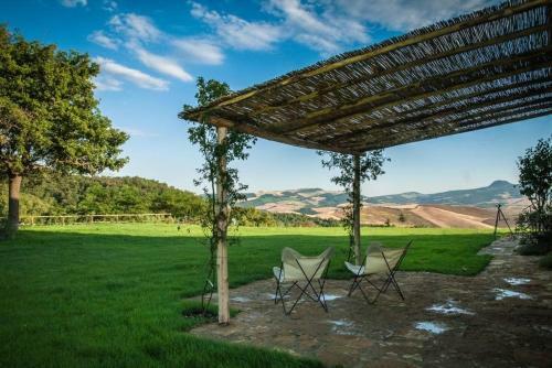 Castiglioncello Del Trinoro Villa Sleeps 12 T762720