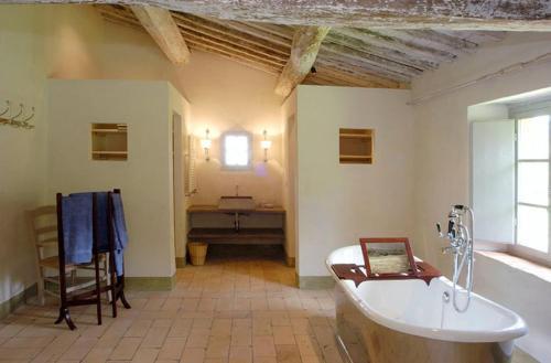 Castiglioncello Del Trinoro Villa Sleeps 12 T762720