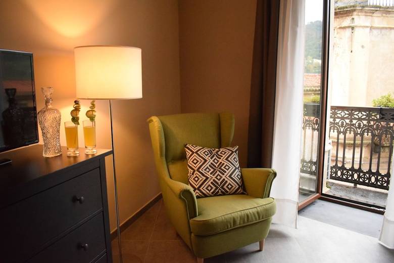 Hostal Cento Tari' Guest House