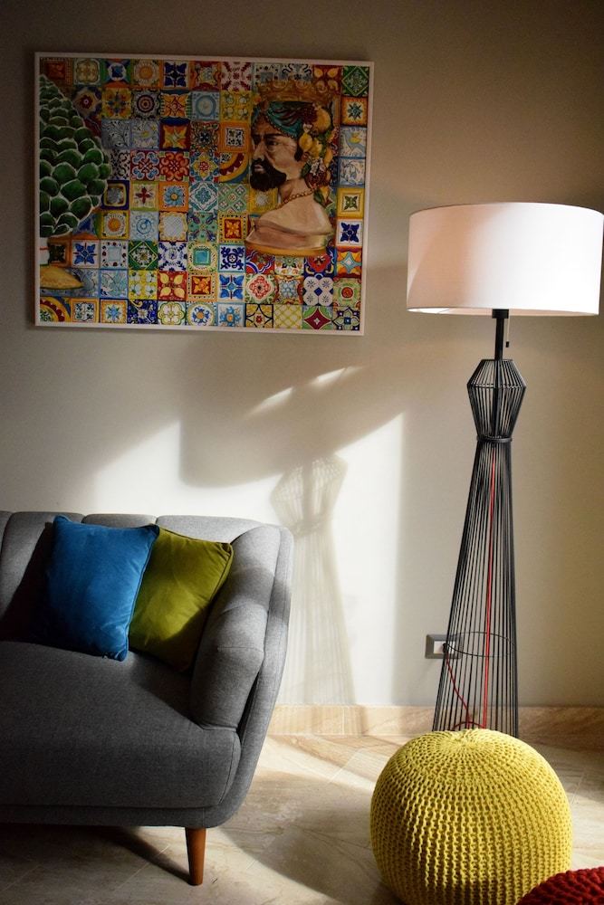 Hostal Cento Tari' Guest House