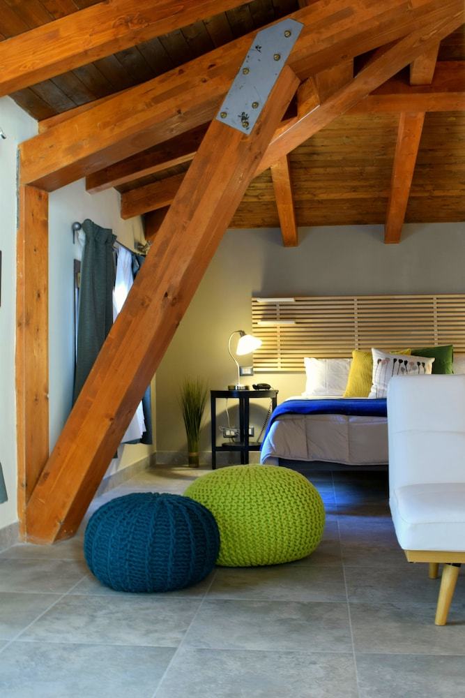 Hostal Cento Tari' Guest House