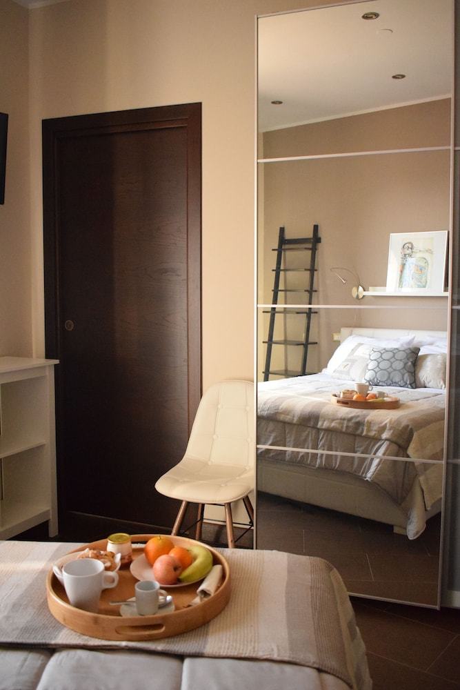 Hostal Cento Tari' Guest House