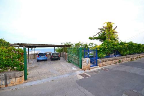Castro Marina Villa Sleeps 14 Pool