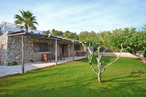 Castro Marina Villa Sleeps 14 Pool
