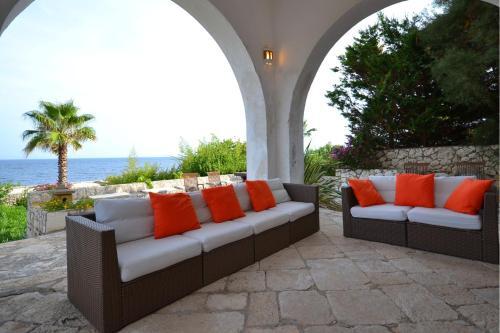 Castro Marina Villa Sleeps 14 Pool