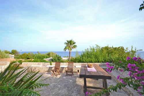 Castro Marina Villa Sleeps 14 Pool