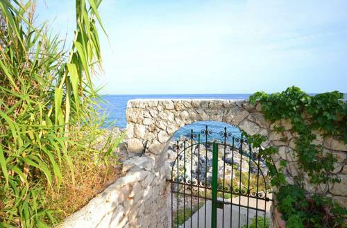 Castro Marina Villa Sleeps 14 Pool