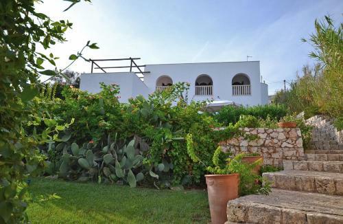 Castro Marina Villa Sleeps 14 Pool