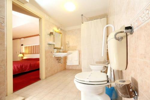 Hostal Catania Centro Rooms
